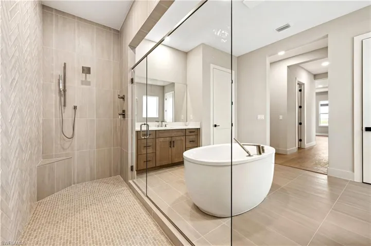 8762  Driftwood  DR, Naples, FL 34114