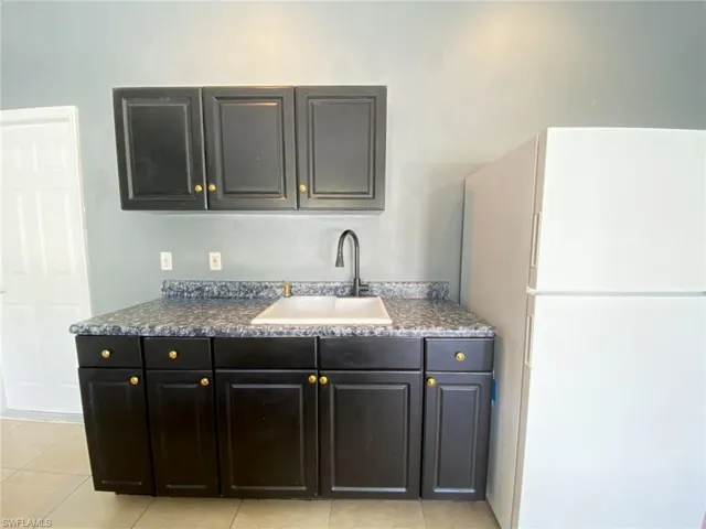 885  39th NW AVE, Naples, FL 34120