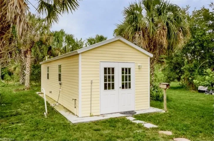 885  39th NW AVE, Naples, FL 34120