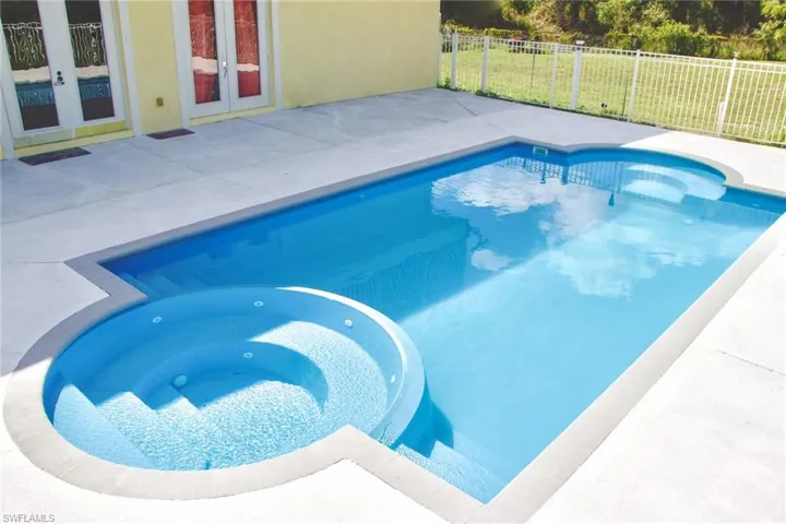 885  39th NW AVE, Naples, FL 34120