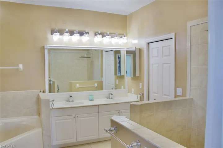 885  39th NW AVE, Naples, FL 34120