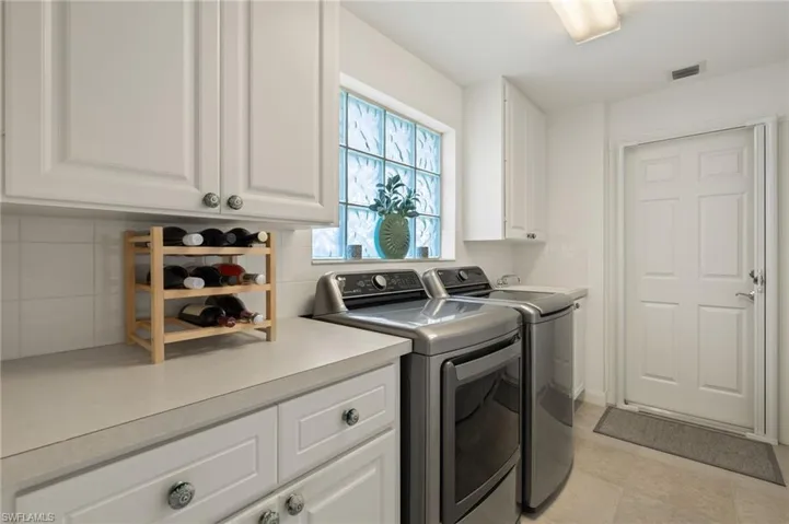 Finished Laundry w/Utiilty Sink