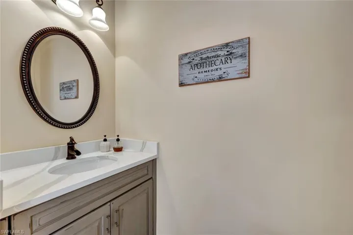 1sr floor 1/2 bath