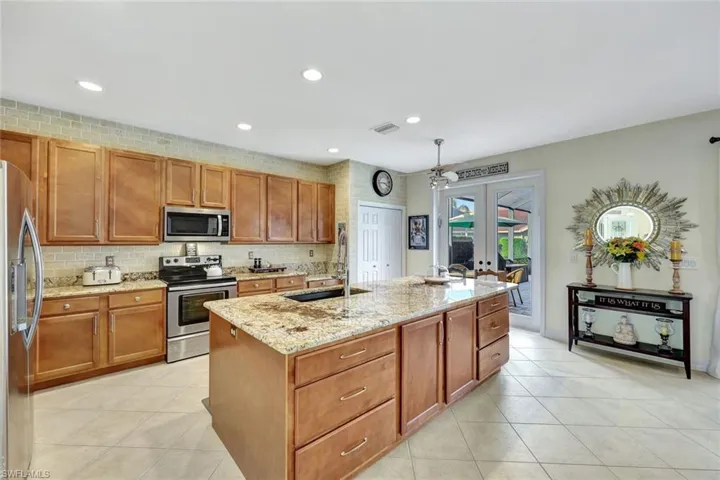 Kitchen with large island