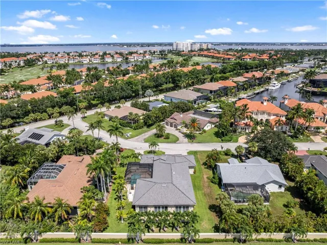 Birds eye view of property