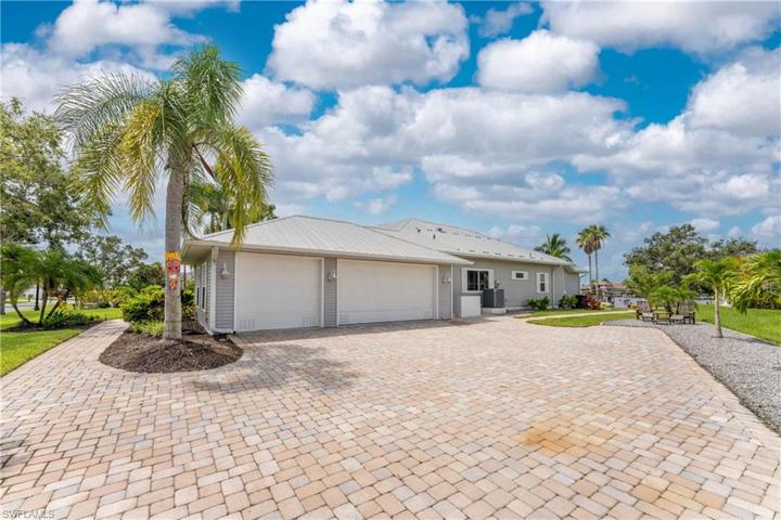 4311 Point CT, PORT CHARLOTTE FL 33948