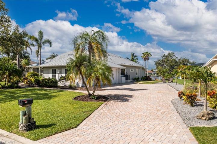 4311 Point CT, PORT CHARLOTTE FL 33948