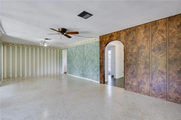1117 Se 33rd Ter, Cape Coral, Florida 33904