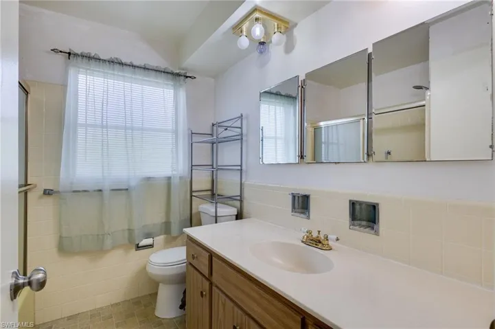 1117 Se 33rd Ter, Cape Coral, Florida 33904
