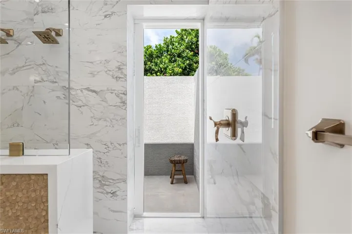 Bathroom featuring tiled shower