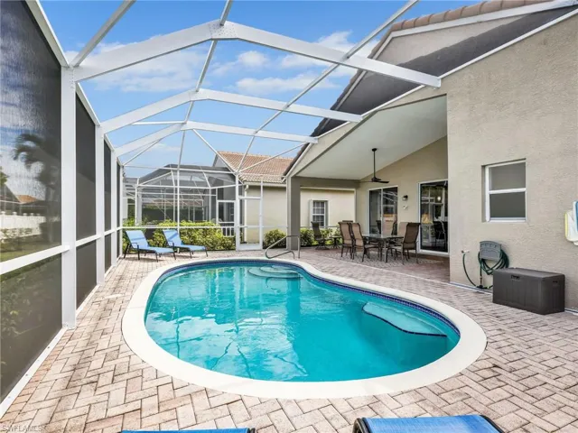 92  Glen Eagle  CIR, Naples, FL 34104