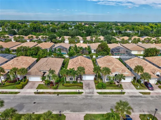 92  Glen Eagle  CIR, Naples, FL 34104