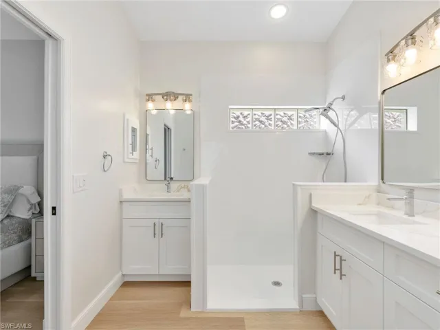 92  Glen Eagle  CIR, Naples, FL 34104