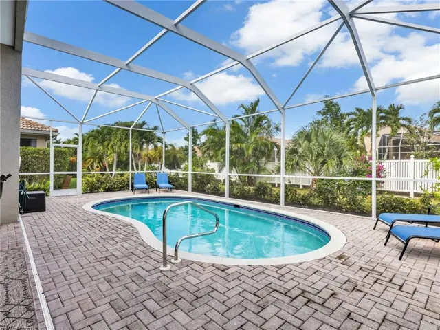 92  Glen Eagle  CIR, Naples, FL 34104