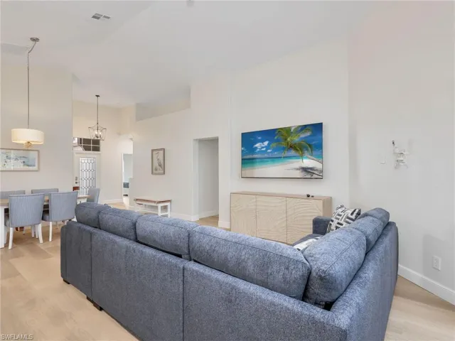 92  Glen Eagle  CIR, Naples, FL 34104