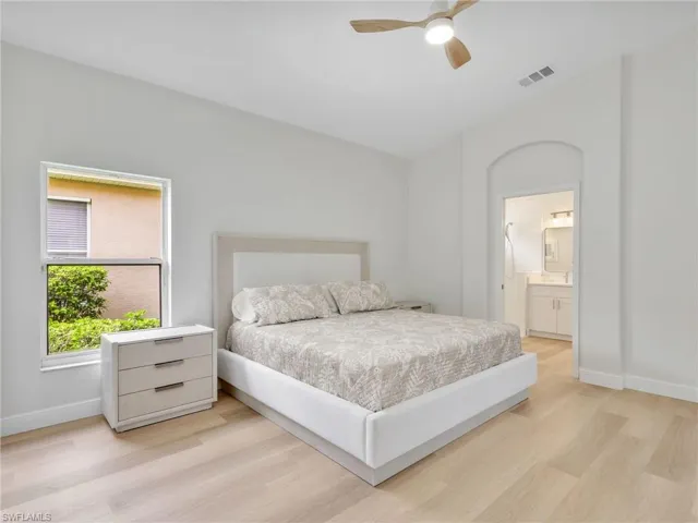 92  Glen Eagle  CIR, Naples, FL 34104