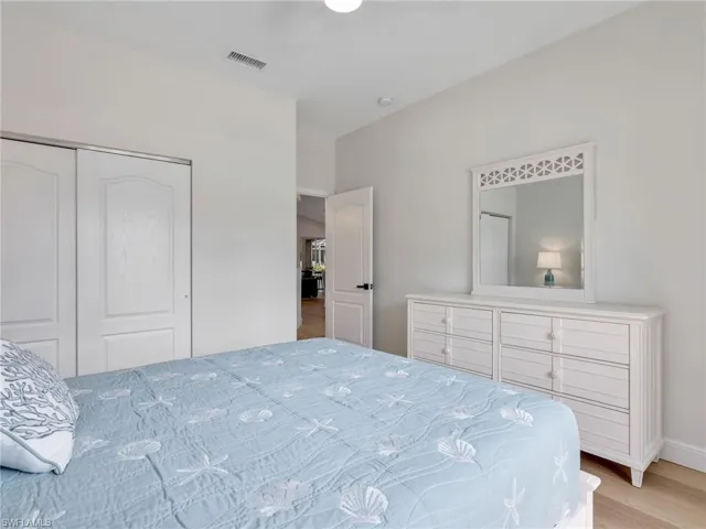 92  Glen Eagle  CIR, Naples, FL 34104