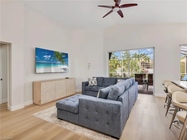 92  Glen Eagle  CIR, Naples, FL 34104