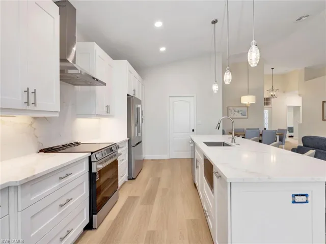 92  Glen Eagle  CIR, Naples, FL 34104