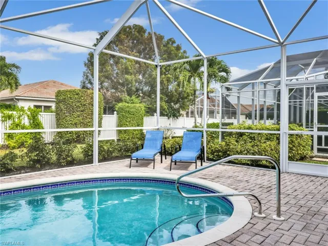 92  Glen Eagle  CIR, Naples, FL 34104