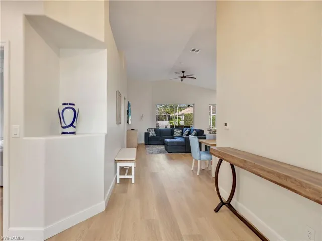 92  Glen Eagle  CIR, Naples, FL 34104