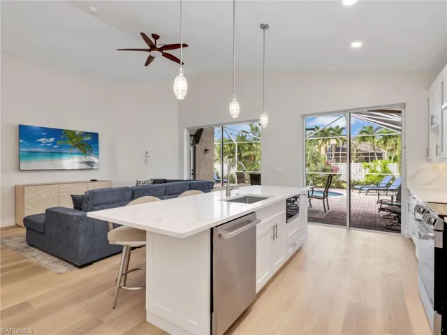 92  Glen Eagle  CIR, Naples, FL 34104