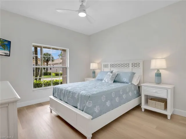 92  Glen Eagle  CIR, Naples, FL 34104