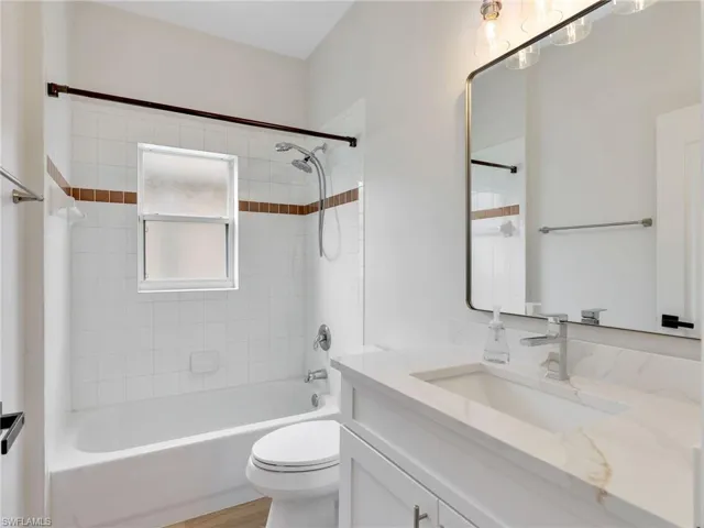 92  Glen Eagle  CIR, Naples, FL 34104
