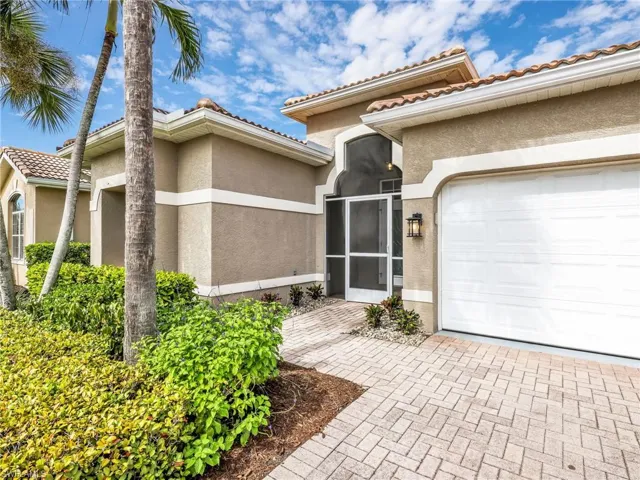 92  Glen Eagle  CIR, Naples, FL 34104