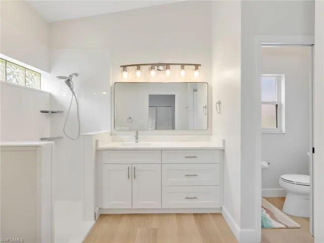 92  Glen Eagle  CIR, Naples, FL 34104