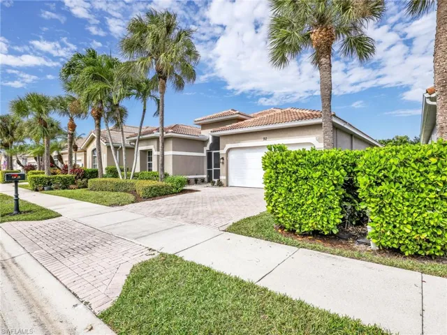 92  Glen Eagle  CIR, Naples, FL 34104