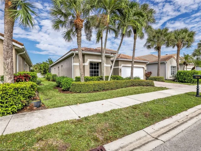 92  Glen Eagle  CIR, Naples, FL 34104