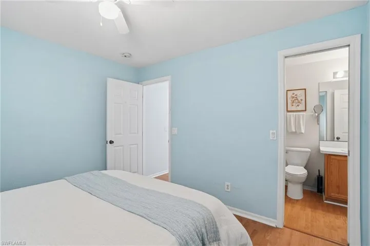 Guest bedroom w/ ensuite bathroom