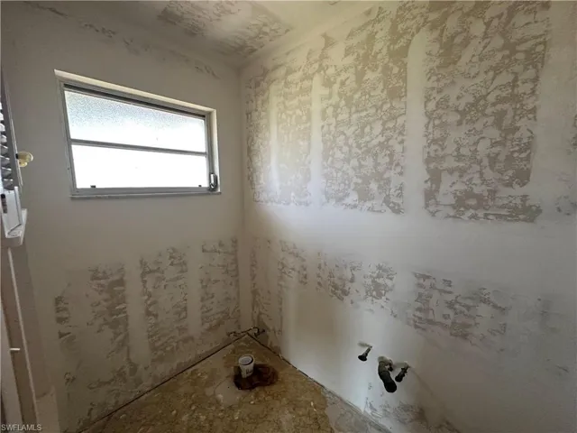 area for sink/vanity/toilet