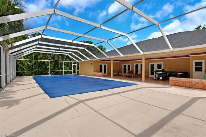 Expansive screened lanai featuring a large pool deck