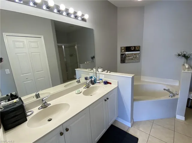 4206  Avian  AVE, Fort Myers, FL 33916