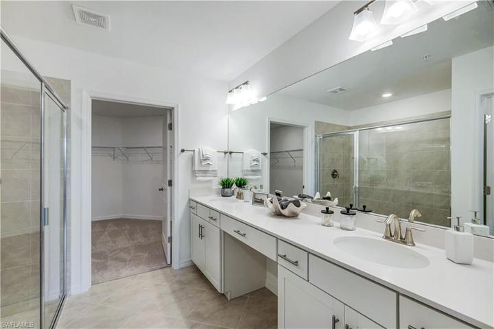 Main en suite bathroom