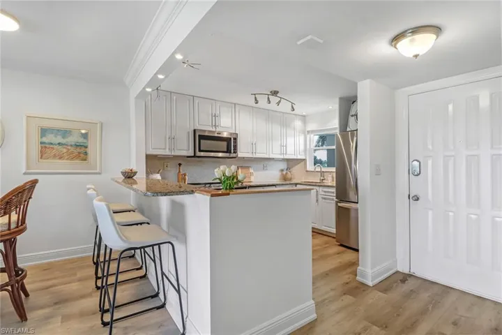 21 High Point Cir E # 208, Naples Fl 34103