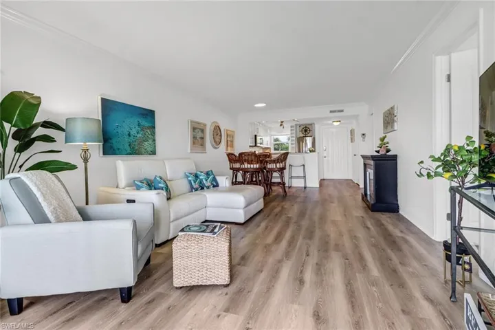 21 High Point Cir E # 208, Naples Fl 34103