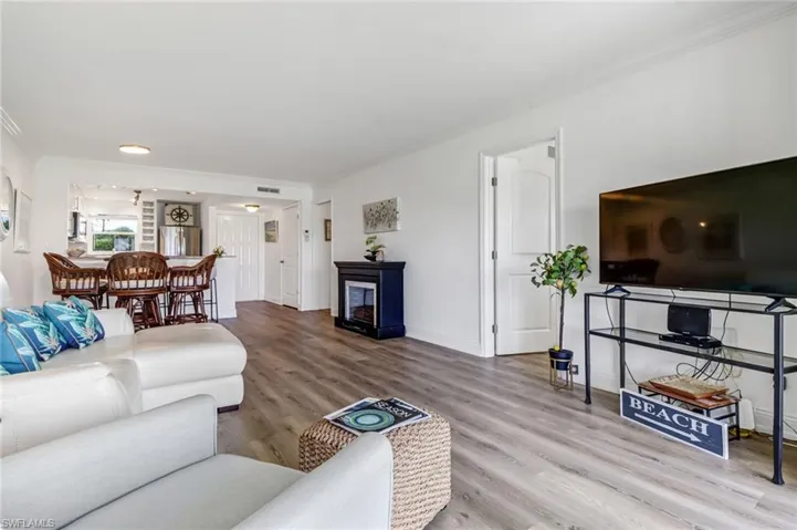 21 High Point Cir E # 208, Naples Fl 34103
