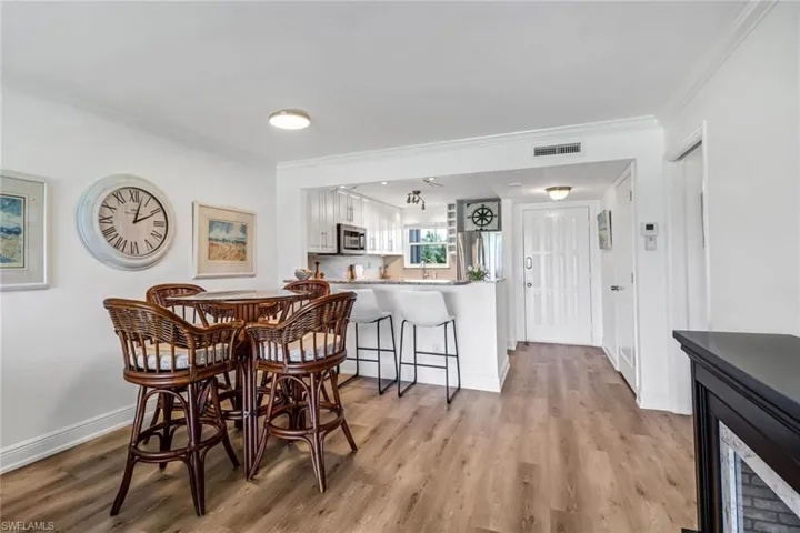 21 High Point Cir E # 208, Naples Fl 34103