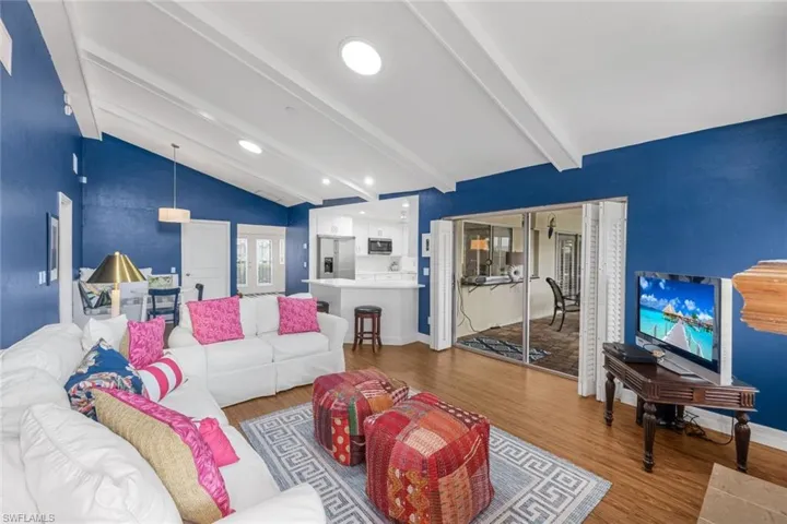 Family room with built in banquet