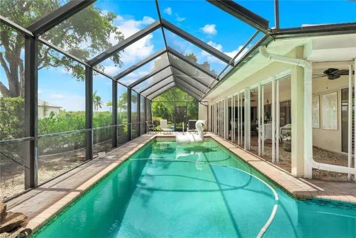 Spacious Pool area