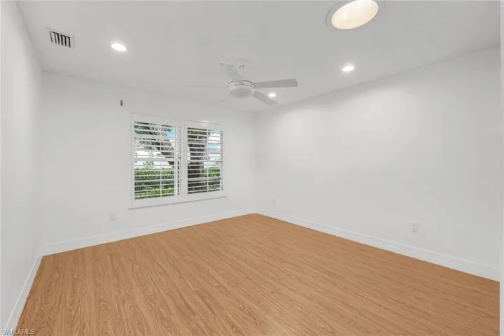 Guest Room with recessed lighing