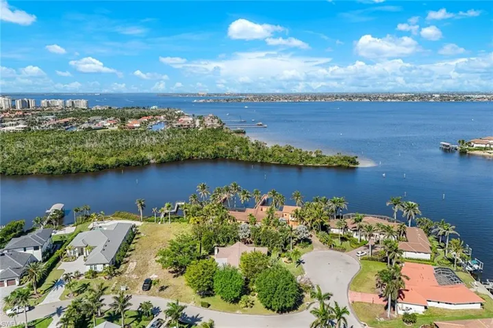 840 S Town And River  DR, Fort Myers, FL 33919