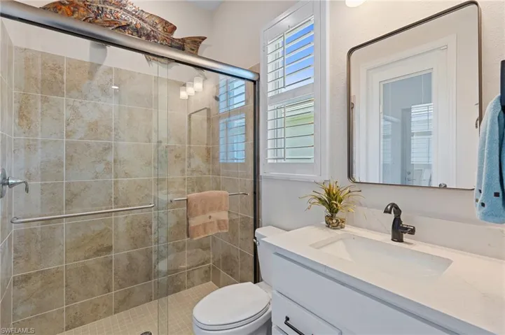 On suite bath to third bedroom
