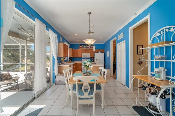Tiled dining area with ornamental molding
