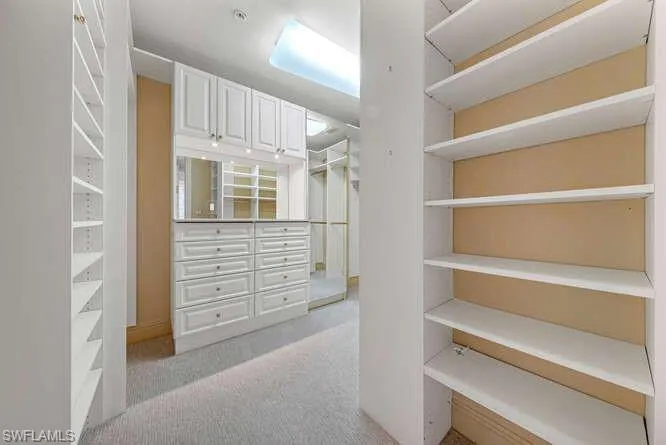 Hers Closet