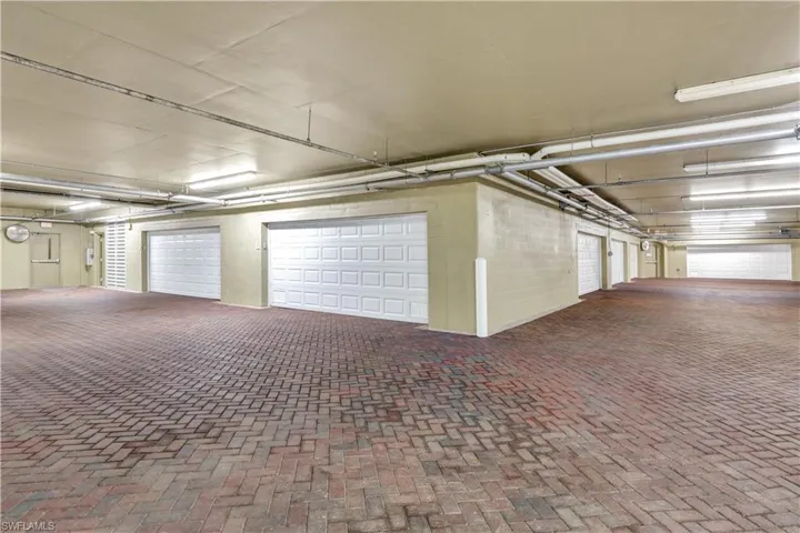 2 CAR GARAGE