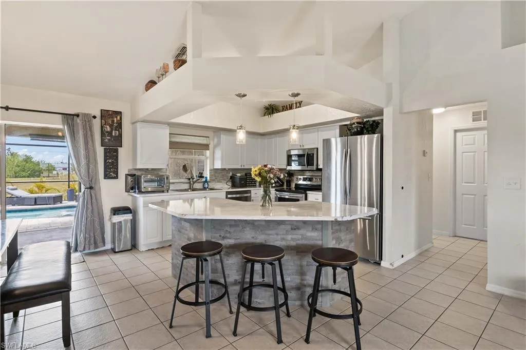 927 12th TER, Cape Coral, FL 33993,225045448